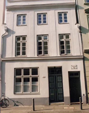 Straßenseite des Wohnhauses der Familie Weerda in der Lübecker Julius-Leber-Straße